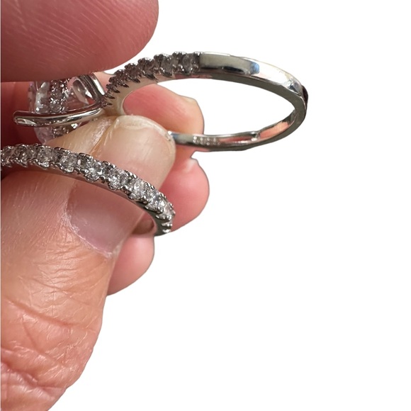Sterling Silver Zircon Solitaire Wedding Ring Set (2 Rings) - Picture 7 of 15